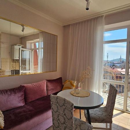 Soft Pink Apartment Mukacheve Exterior photo