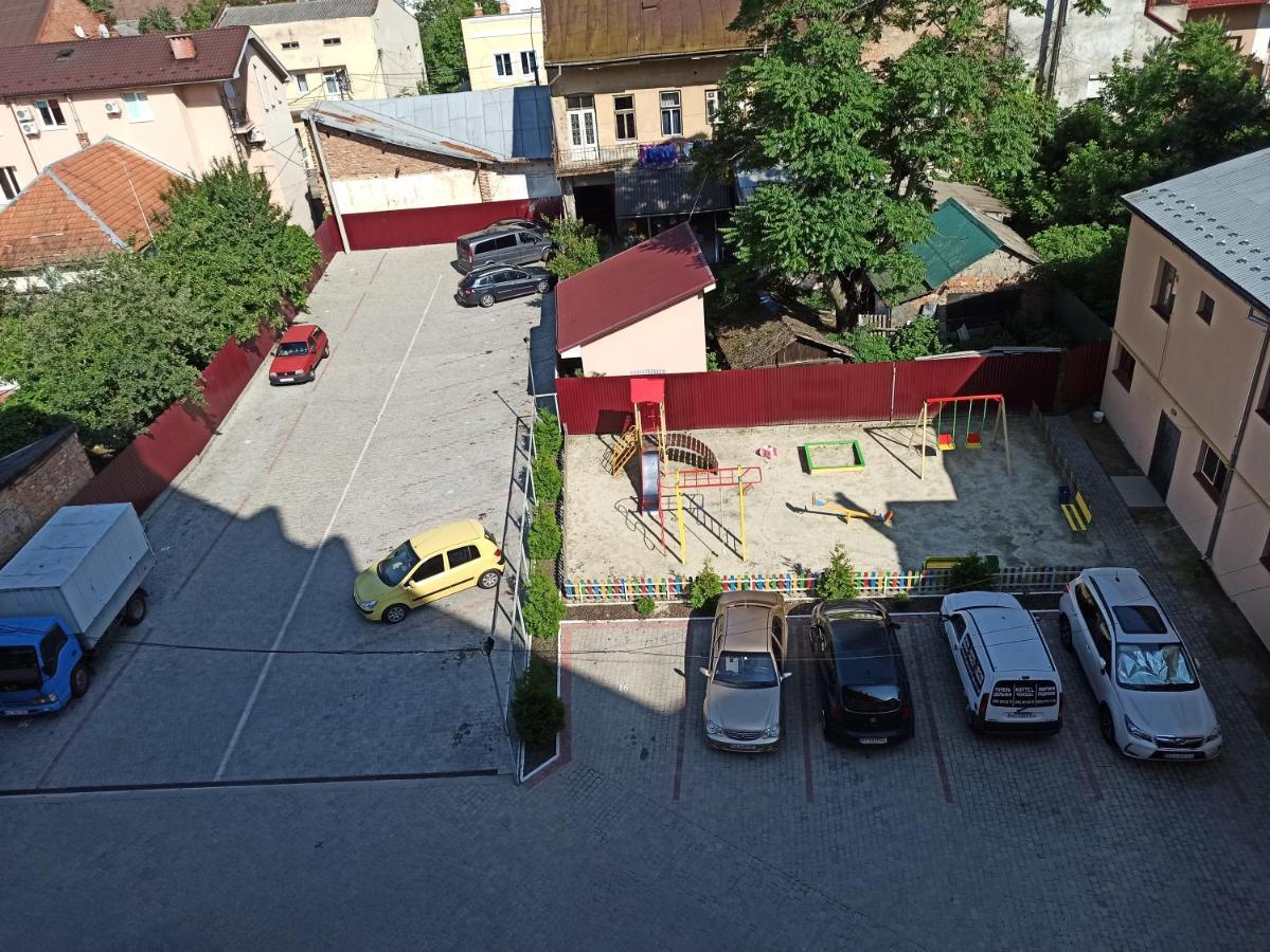 Soft Pink Apartment Mukacheve Exterior photo