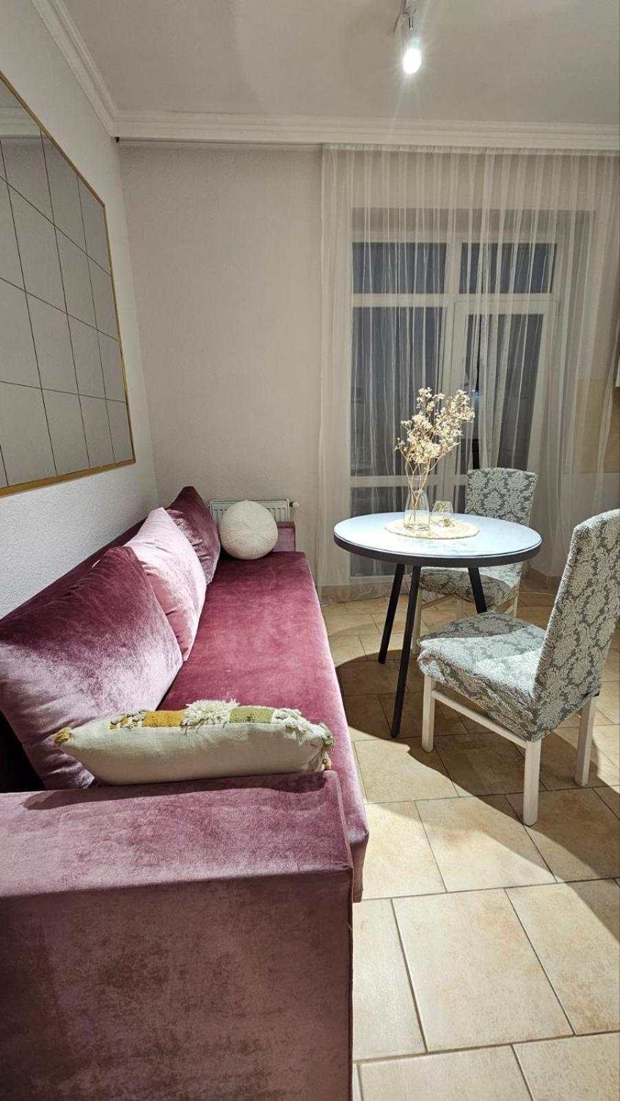 Soft Pink Apartment Mukacheve Exterior photo