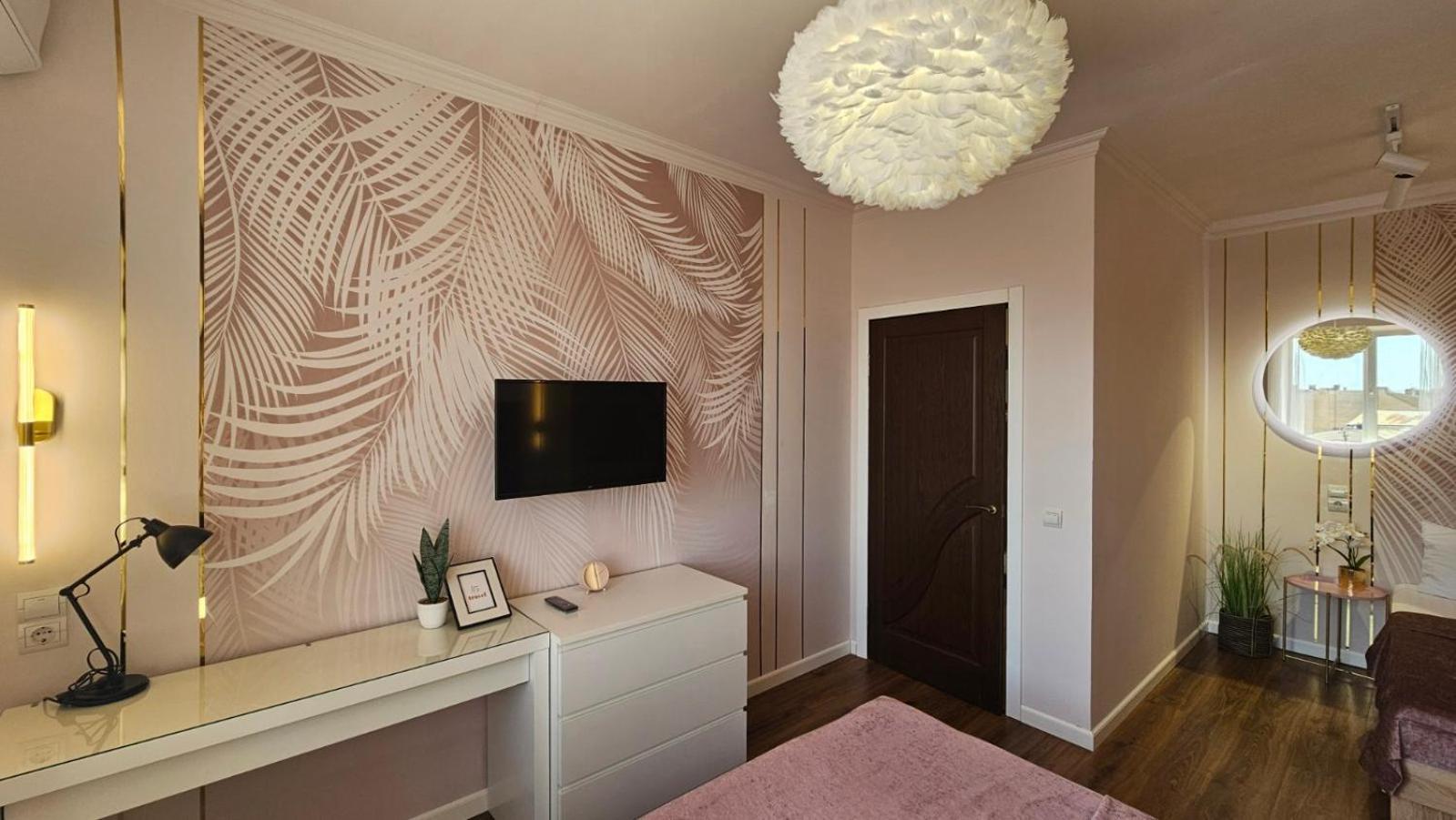 Soft Pink Apartment Mukacheve Exterior photo