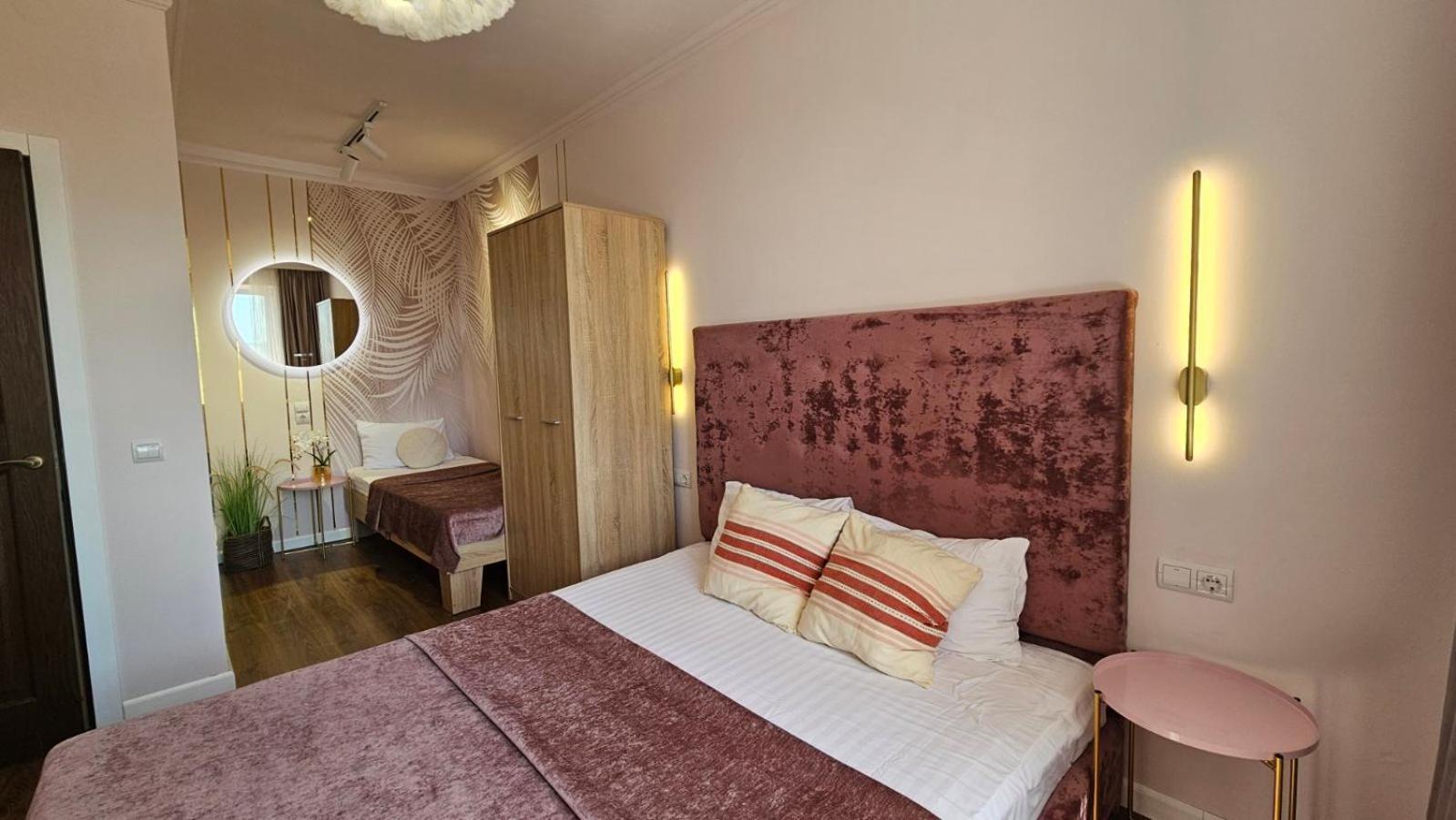 Soft Pink Apartment Mukacheve Exterior photo