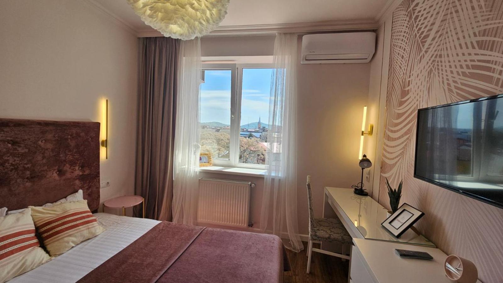 Soft Pink Apartment Mukacheve Exterior photo